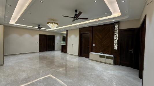 Shinee Luxury Builder Floors