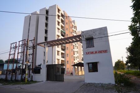 Ratanlok Apartment