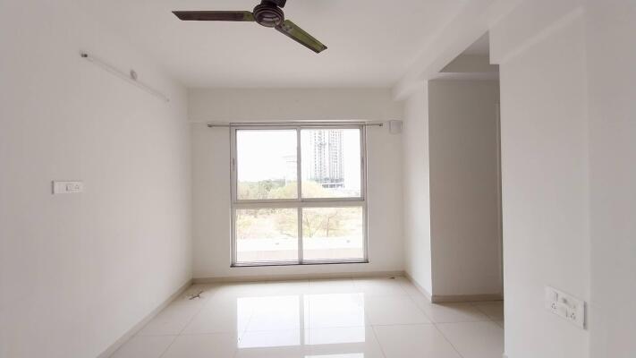 2 BHK Flat in Ghodbunder Road, Thane