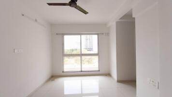 2 BHK Flat in Ghodbunder Road, Thane