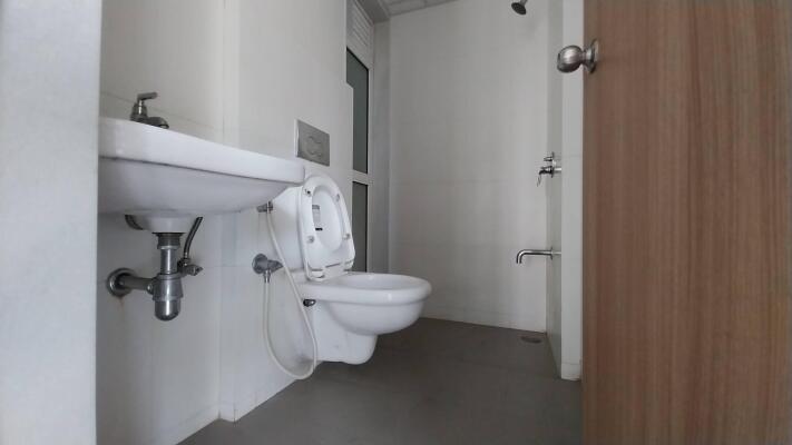 2 BHK Flat in Ghodbunder Road, Thane