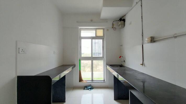 2 BHK Flat in Ghodbunder Road, Thane