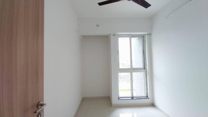 2 BHK Flat in Ghodbunder Road, Thane