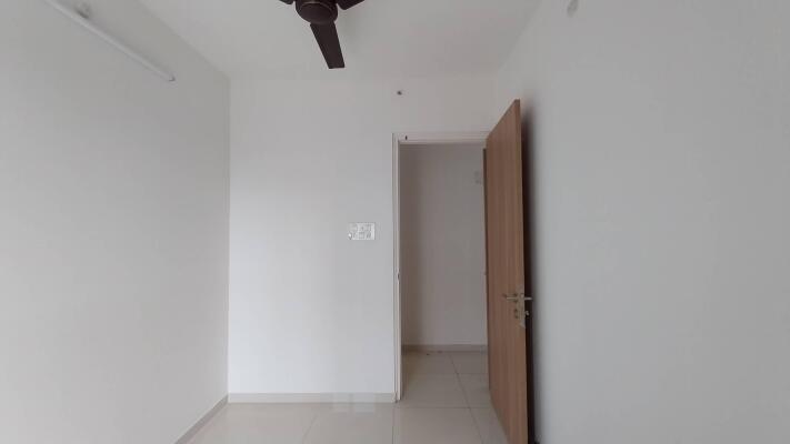 2 BHK Flat in Ghodbunder Road, Thane