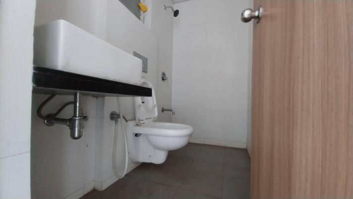 2 BHK Flat in Ghodbunder Road, Thane