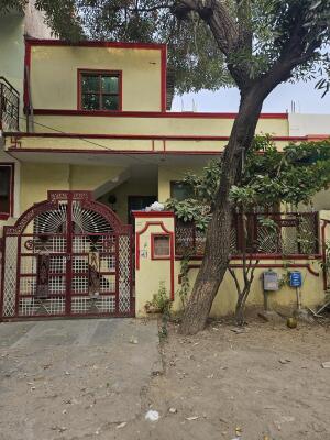1 Bedroom House in Gamma 2, Greater Noida