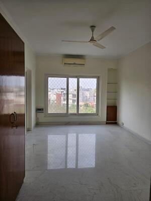 4 BHK Flat in MG Road, Gurgaon