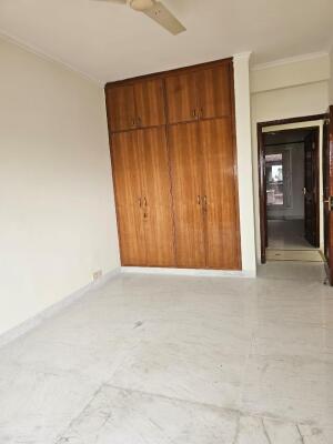4 BHK Flat in MG Road, Gurgaon