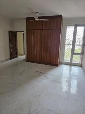 4 BHK Flat in MG Road, Gurgaon