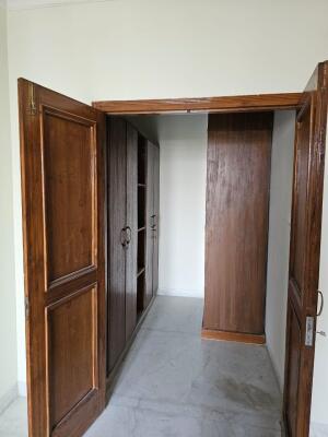 4 BHK Flat in MG Road, Gurgaon
