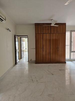4 BHK Flat in MG Road, Gurgaon