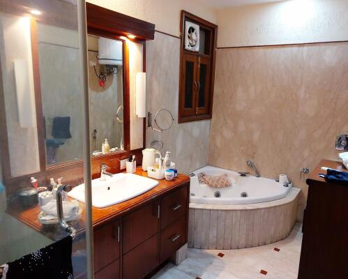 4 BHK Independent Builder Floor in Sarvodaya Enclave, Delhi