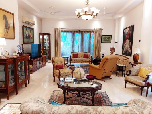 4 BHK Independent Builder Floor in Sarvodaya Enclave, Delhi