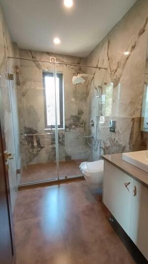 4 BHK Independent Builder Floor in DLF Phase 4, Gurgaon