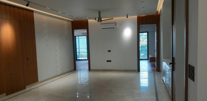 4 BHK Independent Builder Floor in Nirvana Country, Gurgaon