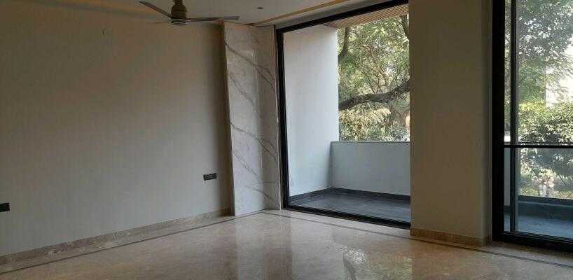 4 BHK Independent Builder Floor in Nirvana Country, Gurgaon