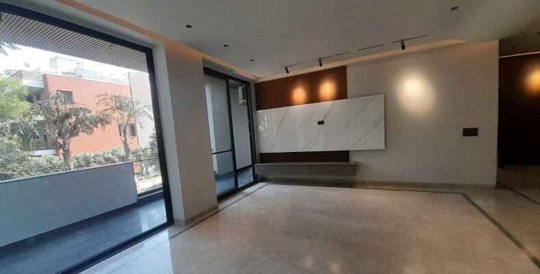 4 BHK Independent Builder Floor in Nirvana Country, Gurgaon