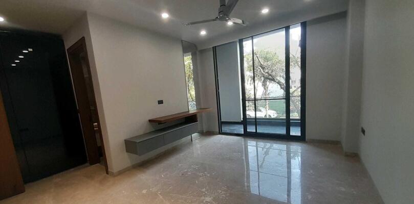 4 BHK Independent Builder Floor in Nirvana Country, Gurgaon