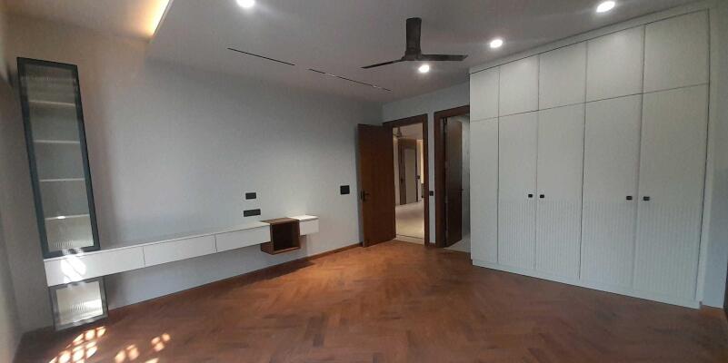 4 BHK Independent Builder Floor in Nirvana Country, Gurgaon