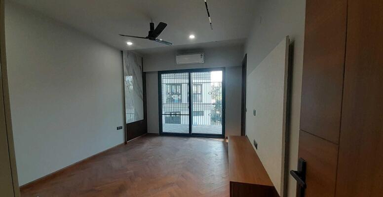 4 BHK Independent Builder Floor in Nirvana Country, Gurgaon