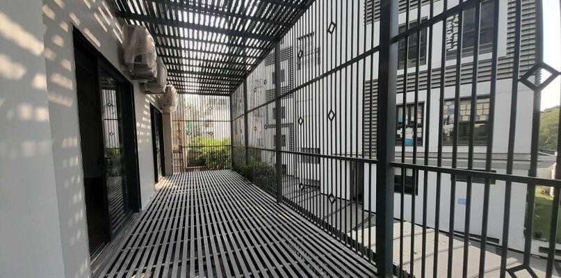 4 BHK Independent Builder Floor in Nirvana Country, Gurgaon