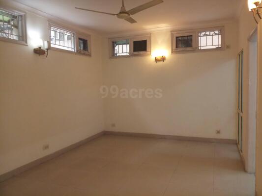 4 BHK Independent Builder Floor in Anand Lok, Delhi