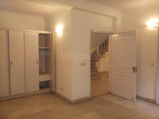 4 BHK Independent Builder Floor in Anand Lok, Delhi