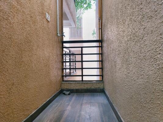 2 BHK Flat in Naupada, Thane West