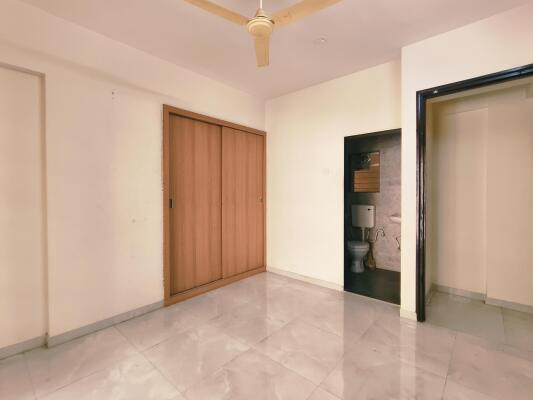 2 BHK Flat in Naupada, Thane West