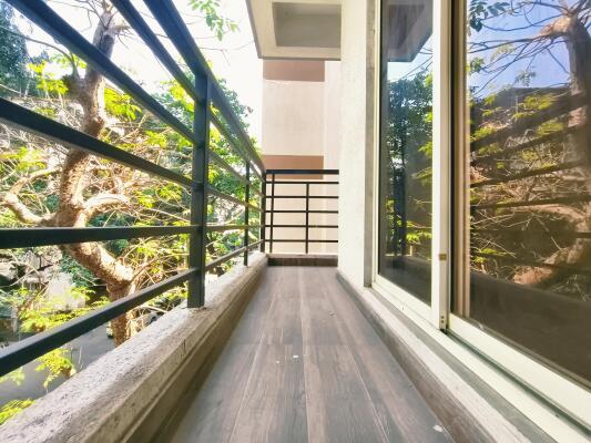 2 BHK Flat in Naupada, Thane West