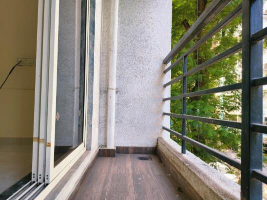 2 BHK Flat in Naupada, Thane West