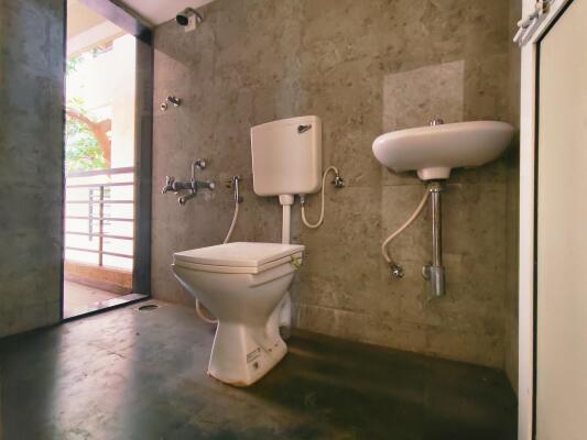 2 BHK Flat in Naupada, Thane West