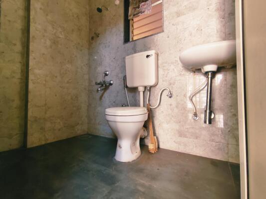 2 BHK Flat in Naupada, Thane West
