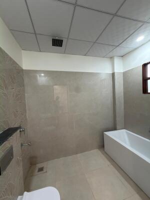 3 BHK Independent Builder Floor in Wave City, Ghaziabad