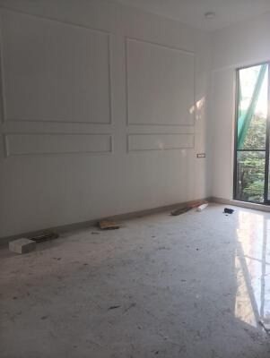 2 BHK Flat in Dadar West, Mumbai