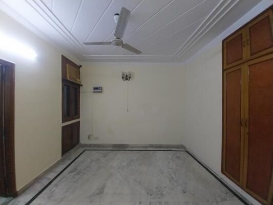3 BHK Independent Builder Floor in Sarvpriya Vihar, Delhi