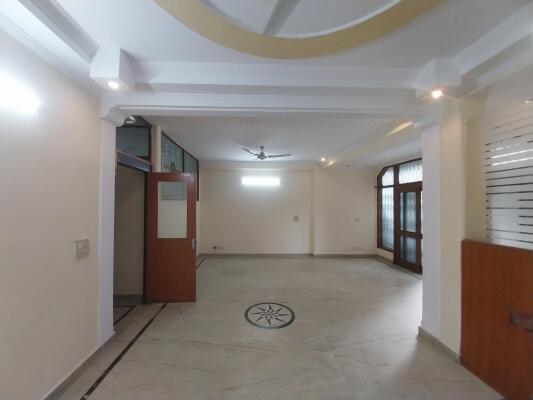 3 BHK Independent Builder Floor in Sarvpriya Vihar, Delhi