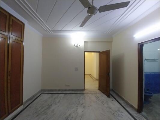 3 BHK Independent Builder Floor in Sarvpriya Vihar, Delhi