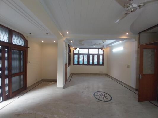 3 BHK Independent Builder Floor in Sarvpriya Vihar, Delhi