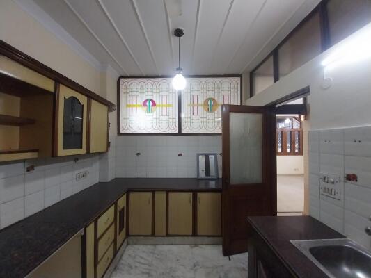 3 BHK Independent Builder Floor in Sarvpriya Vihar, Delhi