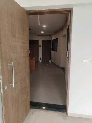 2 BHK Flat in Kolshet Road, Thane