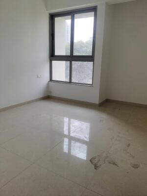 2 BHK Flat in Kolshet Road, Thane