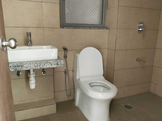 2 BHK Flat in Kolshet Road, Thane