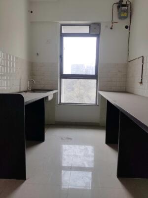 2 BHK Flat in Kolshet Road, Thane