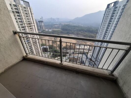 2 BHK Flat in Ghodbunder Road, Thane