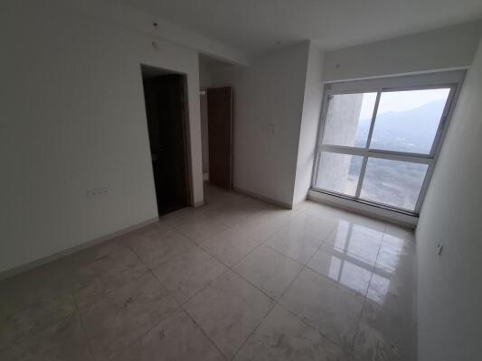 2 BHK Flat in Ghodbunder Road, Thane