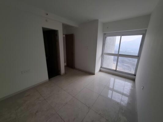 2 BHK Flat in Ghodbunder Road, Thane