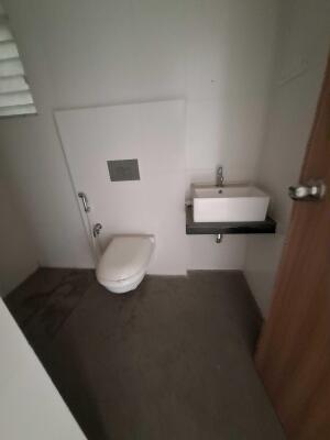 2 BHK Flat in Ghodbunder Road, Thane