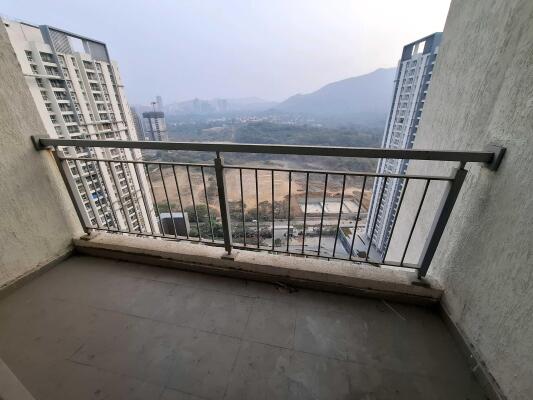 2 BHK Flat in Ghodbunder Road, Thane
