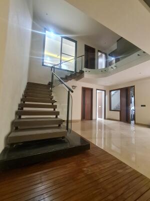 4 BHK Duplex Builder Floor in Sector 8 Dwarka, Delhi
